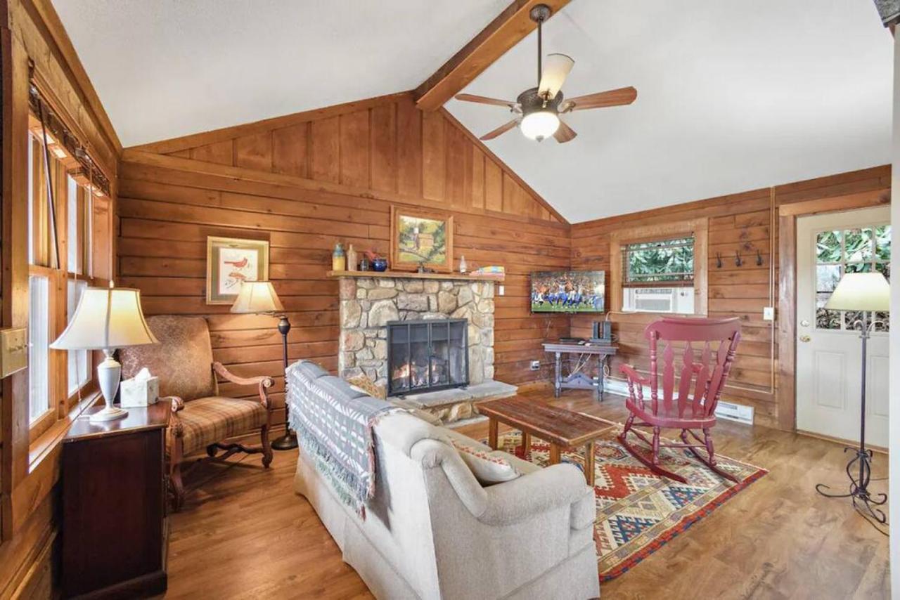 Log Cabin On Peaceful River 블로잉 롹 외부 사진