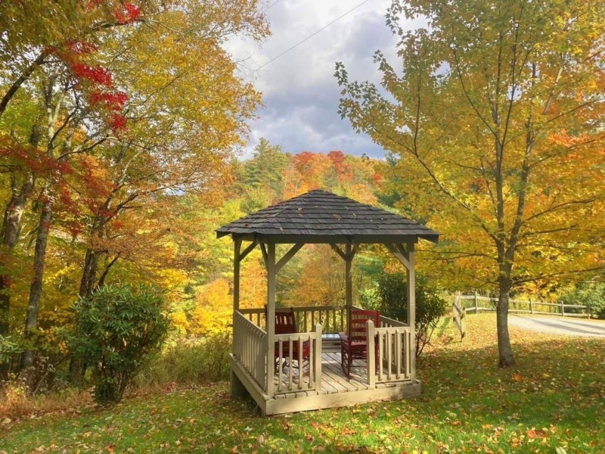 Log Cabin On Peaceful River 블로잉 롹 외부 사진
